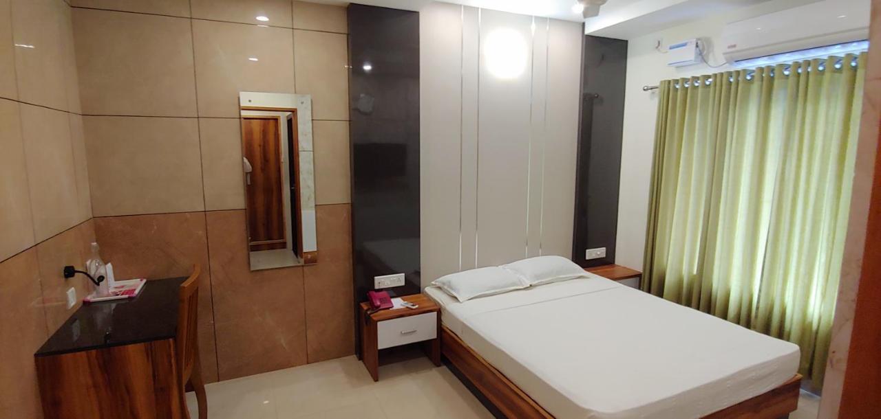 Hotel Sree Gokulam Sabari Chavakkad Esterno foto